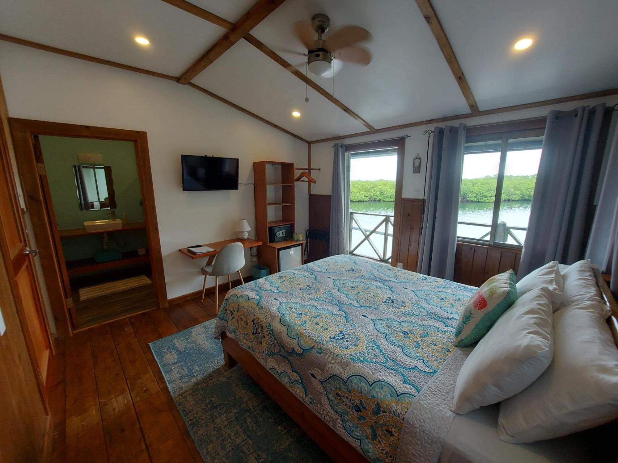 The Sunsetter Bed & Breakfast โบกัสทาวน์ ภายนอก รูปภาพ